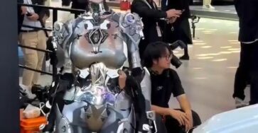 This Robot Woman Isn’t AI
