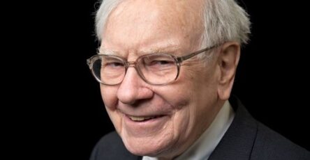 What Warren Buffett Still Teaches Investors While Everyone Talks About AI