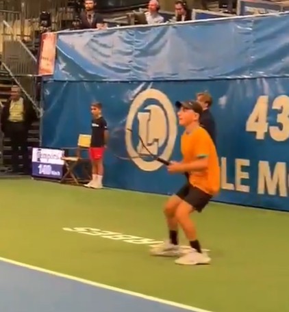 A 13-Year-Old Tennis Player With No Backhand: Bold Innovation or Risky Bet?