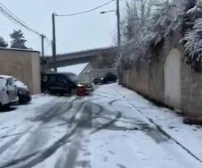 French Drivers vs Snow: A Hilarious Chain-Reaction Crash in Herblay-sur-Seine