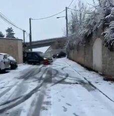 French Drivers vs Snow: A Hilarious Chain-Reaction Crash in Herblay-sur-Seine