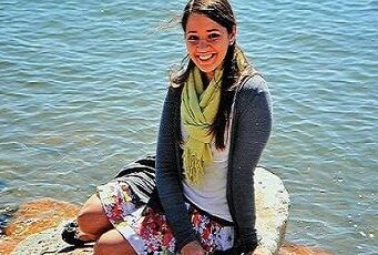 The story of the teacher who protected her students to the very end at the cost of her life