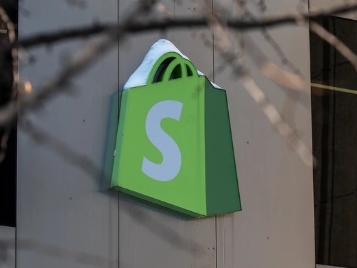 Shopify Stock Earnings and the AI Bet: Is the Market Underestimating the Shift?
