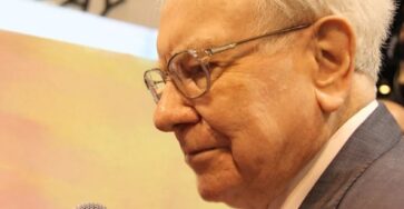 Warren Buffett Just Issued a Stock Market Warning: Are Investors Repeating the Mistake That Led to the Dot-Com Bubble?
