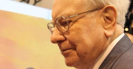 Warren Buffett Just Issued a Stock Market Warning: Are Investors Repeating the Mistake That Led to the Dot-Com Bubble?